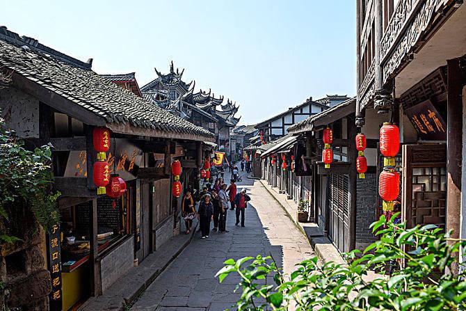 首页欢迎您在夏季,女性穿凉鞋该如何穿搭服装,才能美丽又时尚呢?